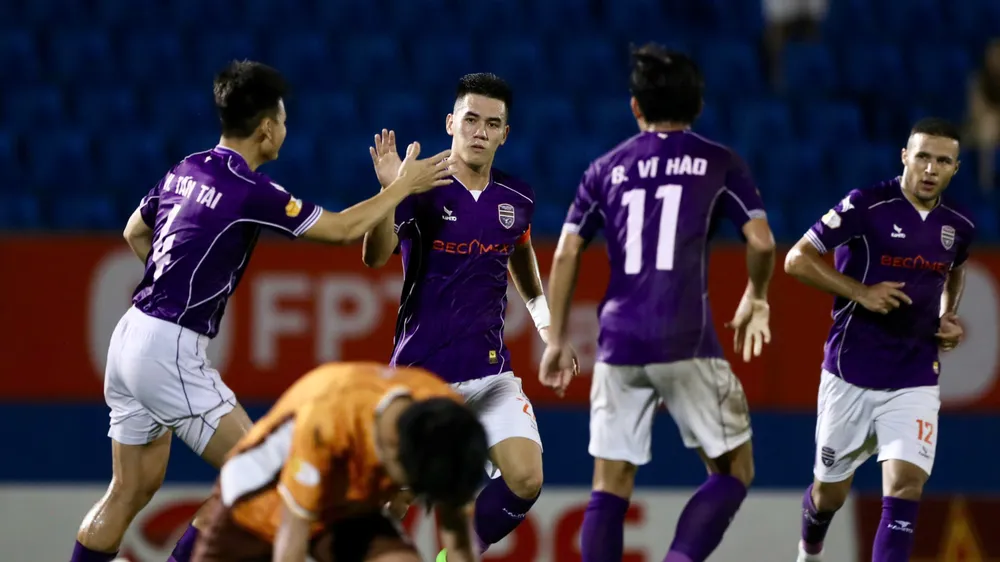 B.Bình Dương có chiến thắng áp đảo trước HA.GL ở vòng 6 V-League. Ảnh: DŨNG PHƯƠNG