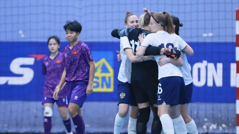 Đội tuyển futsal nữ Nga quá mạnh so với các cầu thủ Việt Nam