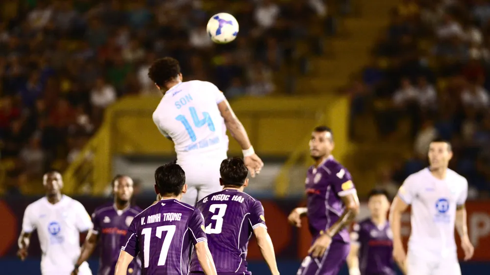 Xuân Son tỏa sáng với cú hattrick cho Nam Định. Ảnh: DŨNG PHƯƠNG