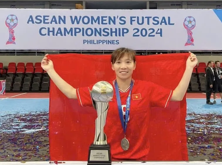 Thùy Trang cùng đội tuyển futsal Việt Nam vô địch Đông Nam Á 2024