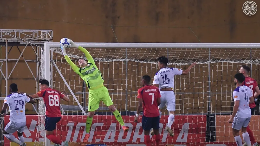 Nguyễn Filip đang là thủ môn số 1 của CLB CAHN. 