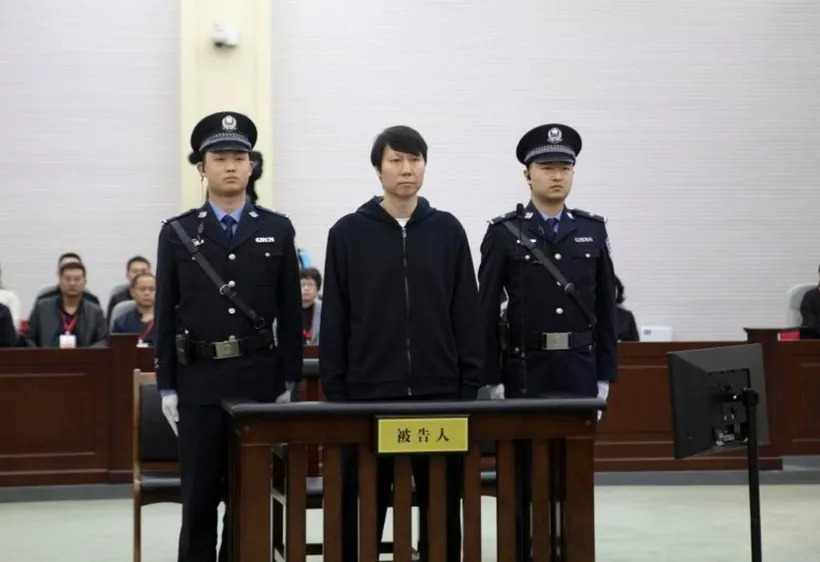 Li Tie tại tòa. Ảnh: CCTV