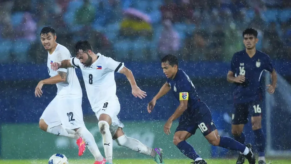 Cuộc đọ sức mới đây giữa Philippines và Thái Lan tại King's Cup 2024. Ảnh: FAT