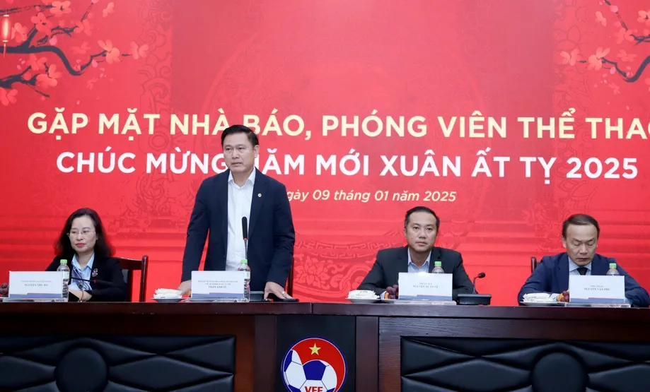 Phó chủ tịch VFF, ông Trần Anh Tú chia sẻ tại buổi lễ 