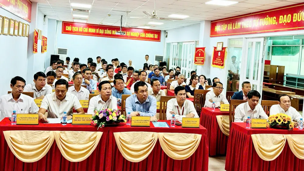 Đông đảo đại biểu và toàn thể viên chức, huấn luyện viên dự Hội nghị 