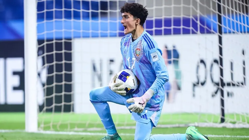 Thủ môn Mohammed Nasser Albastaki tỏa sáng trong trận UAE gặp Australia. Ảnh: AFC