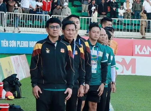 Khu kỹ thuật của HA.GL sẽ giảm sức mạnh ở 3-4 vòng đấu tới khi trưởng đoàn Tấn Anh và GĐKT Vũ Tiến Thành bị kỷ luật. Ảnh: MINH TRẦN