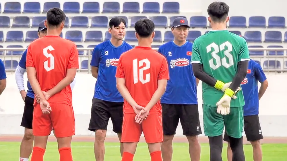 HLV Kim Sang-sik sẽ gặp không ít thách thức tại giải U23 Đông Nam Á 2025.