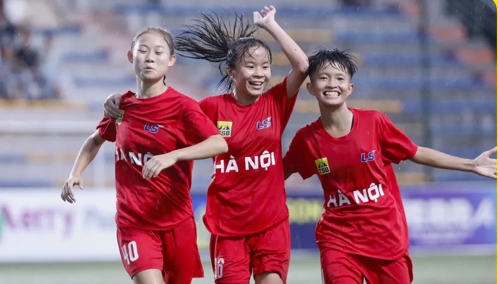 Các cô gái trẻ Hà Nội đăng quang ở giải vô địch U16 nữ quốc gia 2025.
