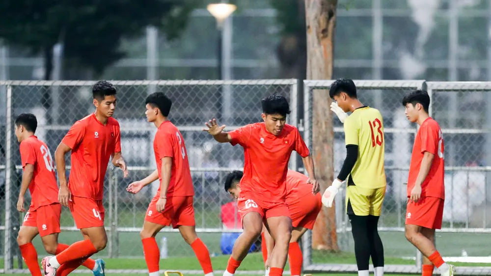 Các cầu thủ U23 Việt Nam trên sân tập tối 20-7.