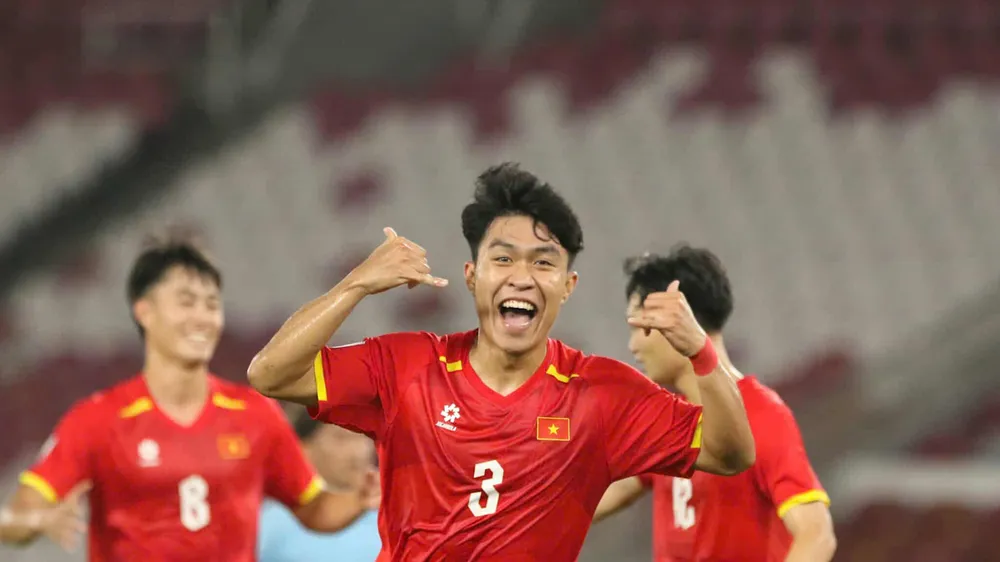 Hậu vệ Lý Đức mở tỷ số cho U23 Việt Nam.