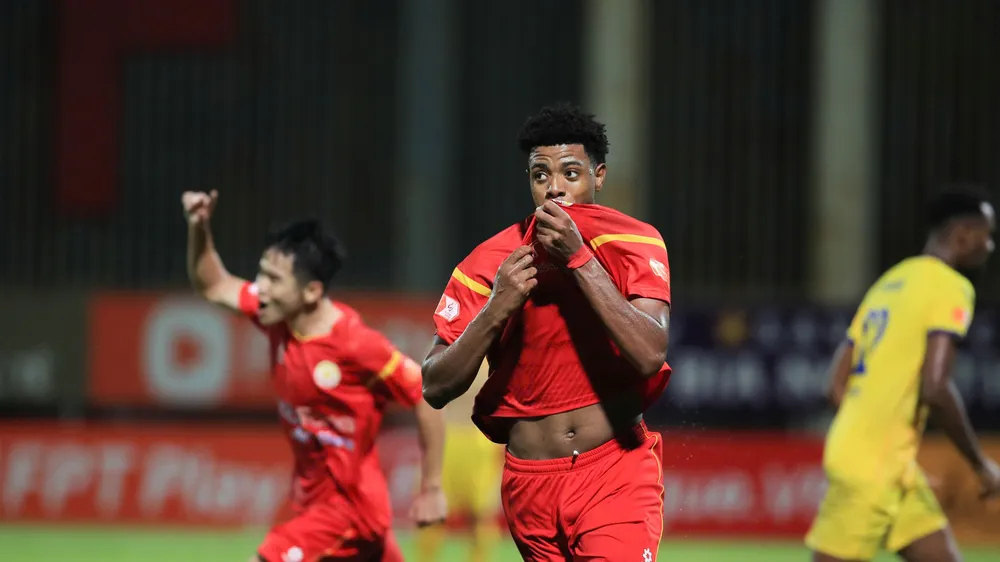 PVF đã có màn "chào sân" V-League thật ấn tượng bằng chiến thắng 2-1 trước SLNA.