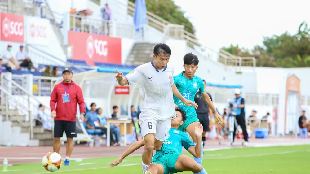 U17 TPHCM (áo trắng) bất phân thắng bại cùng Nam Định