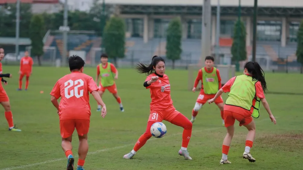 Trần Thị Duyên (giữa) hy vọng sẽ không lỡ cơ hội tham dự SEA Games kỳ này.