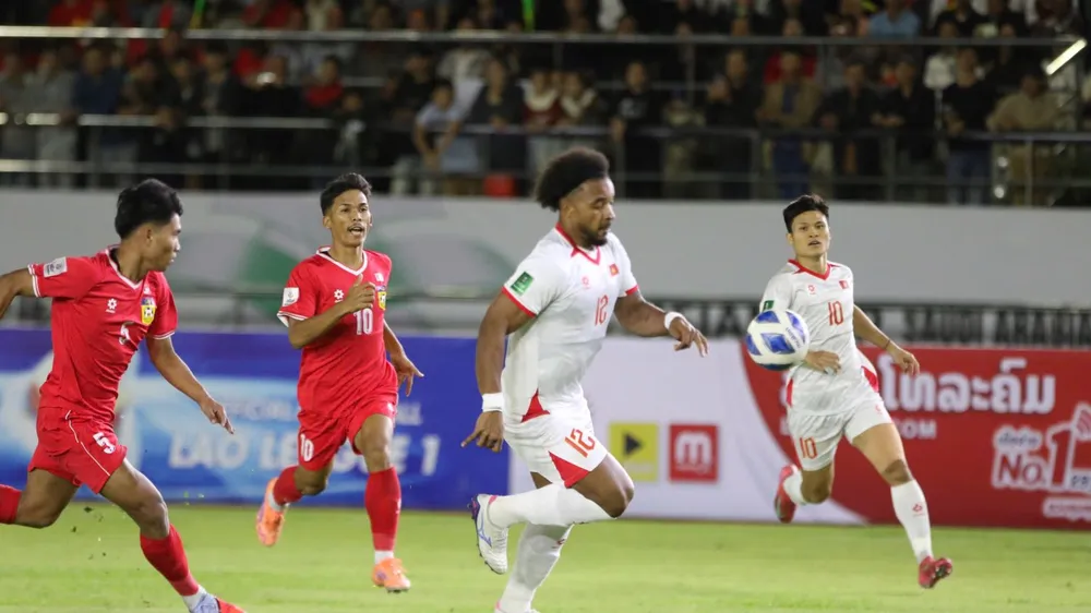 Đội tuyển Việt Nam giành chiến thắng 2-0 trước đội tuyển Lào vào tối 19-11.