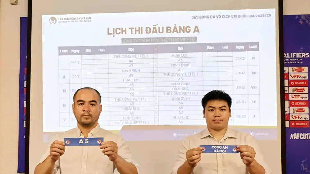 Đại diện LĐBĐ Việt Nam trong phần bốc thăm chia bảng cho 27 đội tham dự.