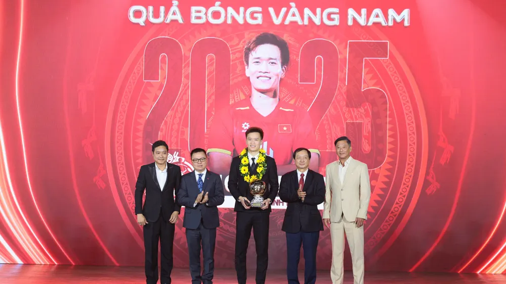 Đại sứ Thương hiệu LPBank Hoàng Đức được vinh danh Quả bóng vàng Việt Nam 2025