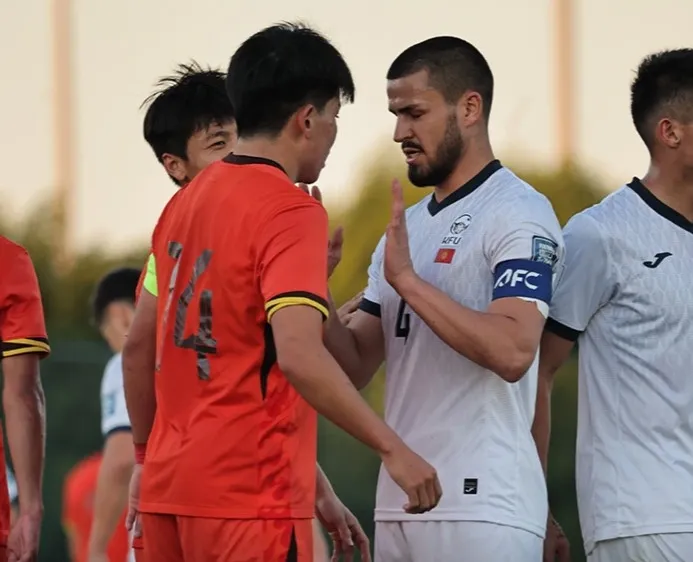 Trận giao hữu lượt đi giữa U23 Kyrgyzstan và U23 Trung Quốc. Ảnh; KFU