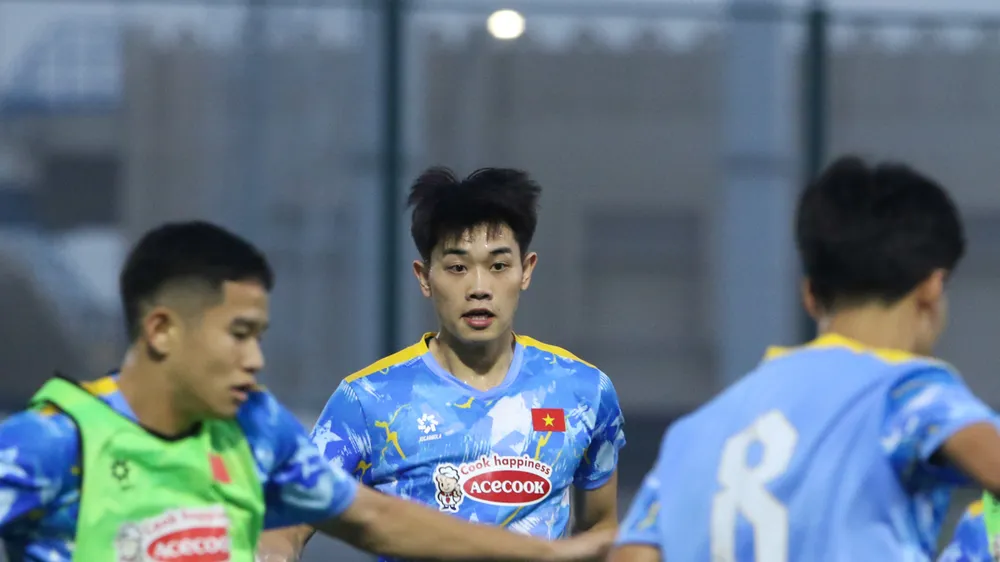 U23 Việt Nam trên sân tập vào tối 2-1.