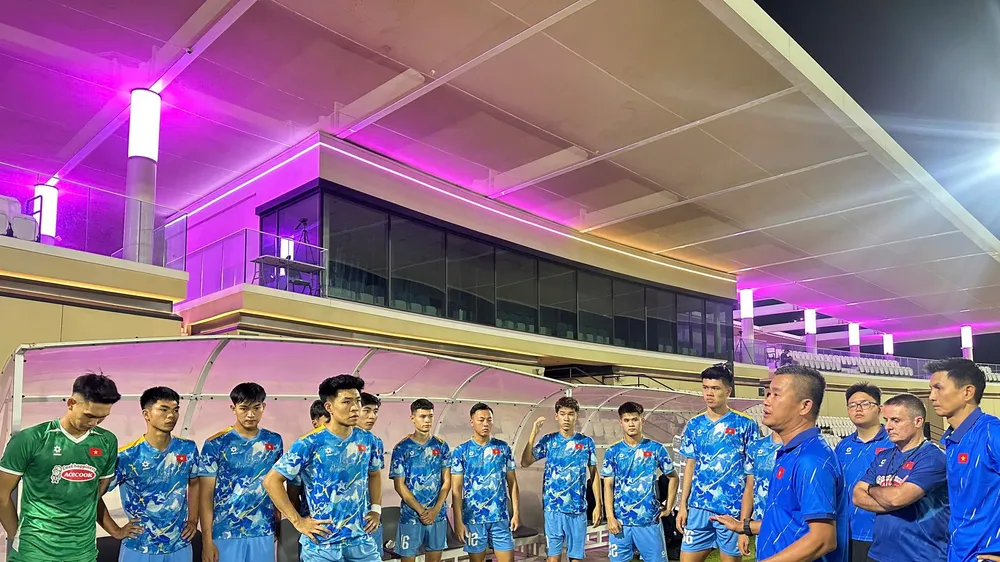 Ông Đinh Hồng Vinh trong giai đoạn làm quyền HLV đội U23 Việt Nam khi HLV Kim Sang-sik tập trung ở đội tuyển Việt Nam.