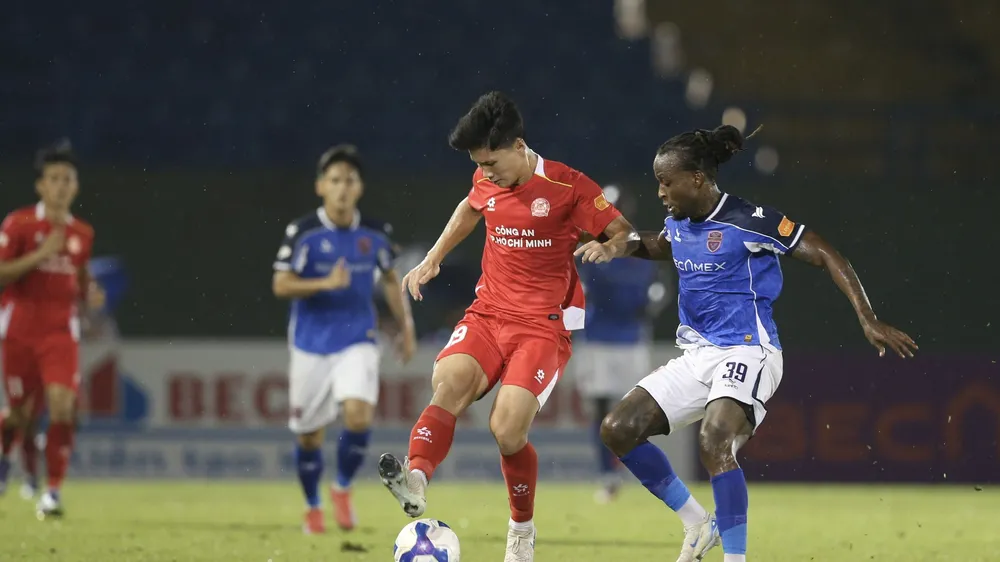 CLB Công an TPHCM sẽ tái ngộ Becamex TPHCM ngay ở vòng 14 V-League 2025-2026. Ảnh: DŨNG PHƯƠNG