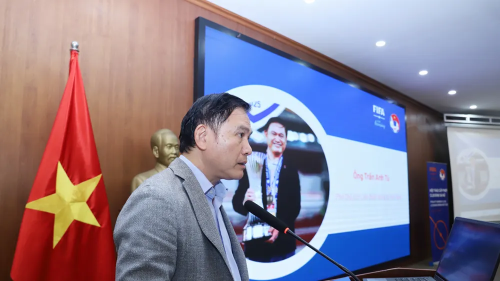 Phó Chủ tịch VFF Trần Anh Tú phát biểu tại Hội thảo.