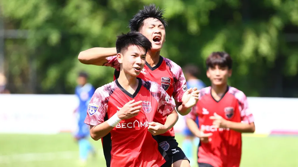 Becamex TPHCM giành chiến thắng 3-2 trước Đắk Lắk với bàn thắng quyết định ở phút bù giờ.