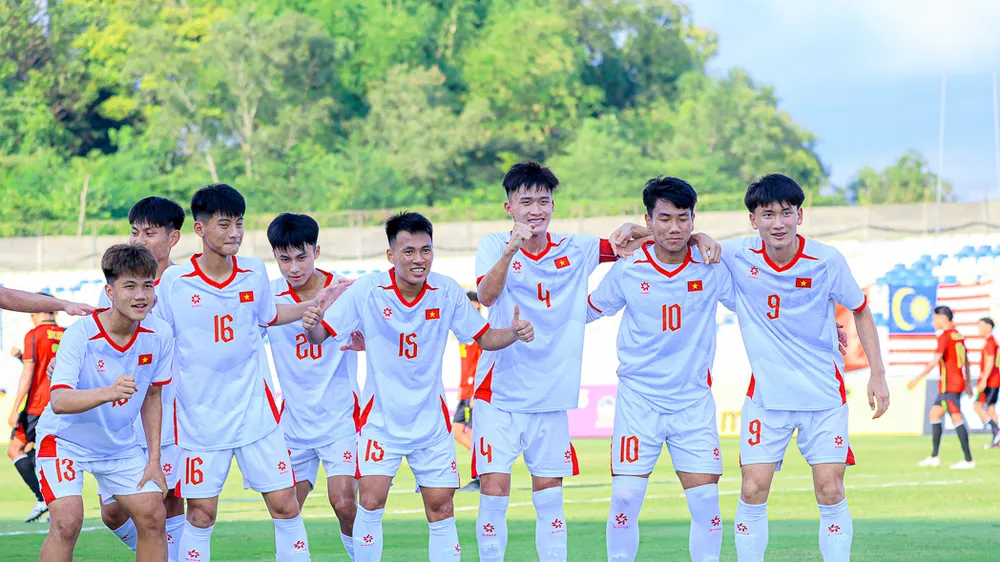 U17 Việt Nam thực hiện "cơn mưa" bàn thắng vào lưới Timor Leste ở lượt trận thứ 2.