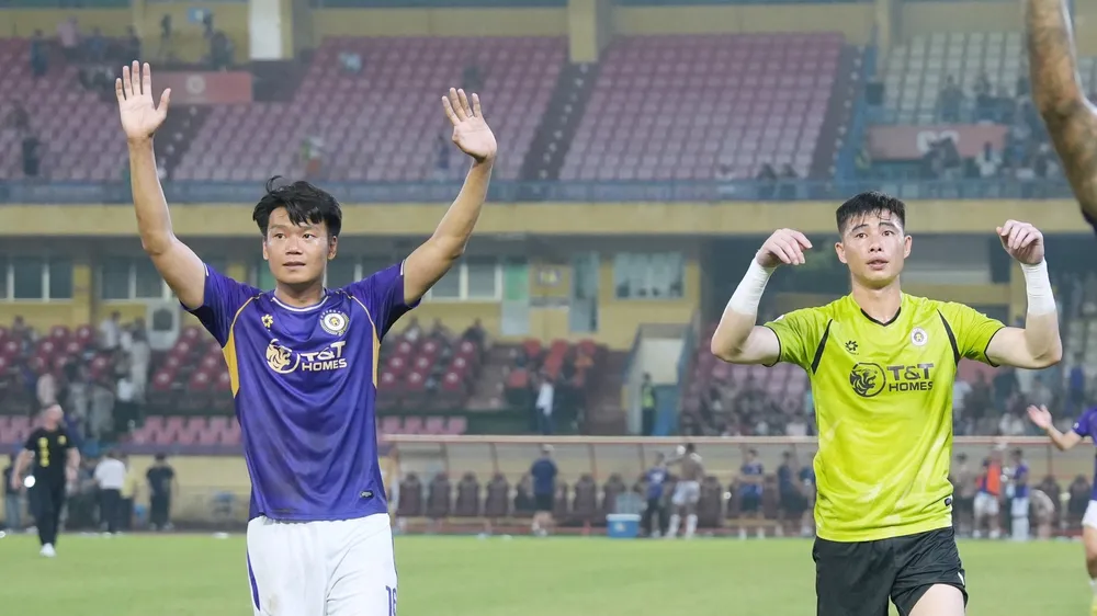 Thành Chung bị "treo giò" ở vòng 20 do thẻ phạt sẽ ảnh hưởng đến hàng thủ của Hà Nội FC trong chuyến làm khách trên sân Ninh Bình. 