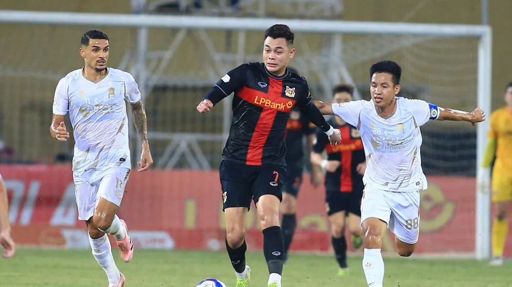 Ở trận lượt đi trên sân Hàng Đẫy, các cầu thủ Ninh Bình đã giành chiến thắng 2-1.