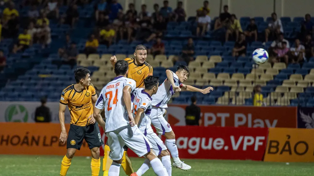Trận lượt đi trên sân Thanh Hóa kết thúc với tỷ số hòa 1-1.