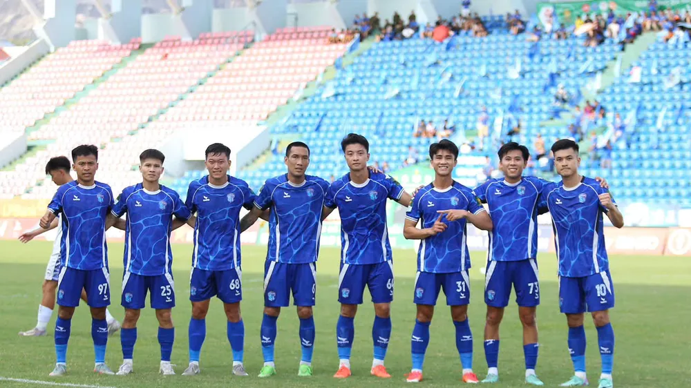 Các cầu thủ Quảng Ninh vẫn chưa an tâm để trở ra sân tập chuẩn bị cho mùa bóng mới.