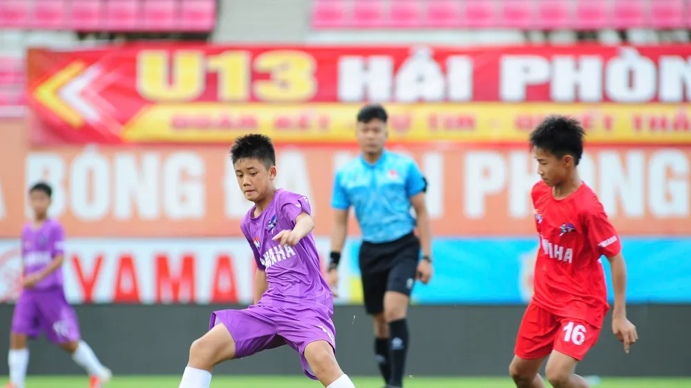 Các cầu thủ Hà Nội giành chiến thắng cách biệt trước U17 Công an TPHCM ở vòng tứ kết.