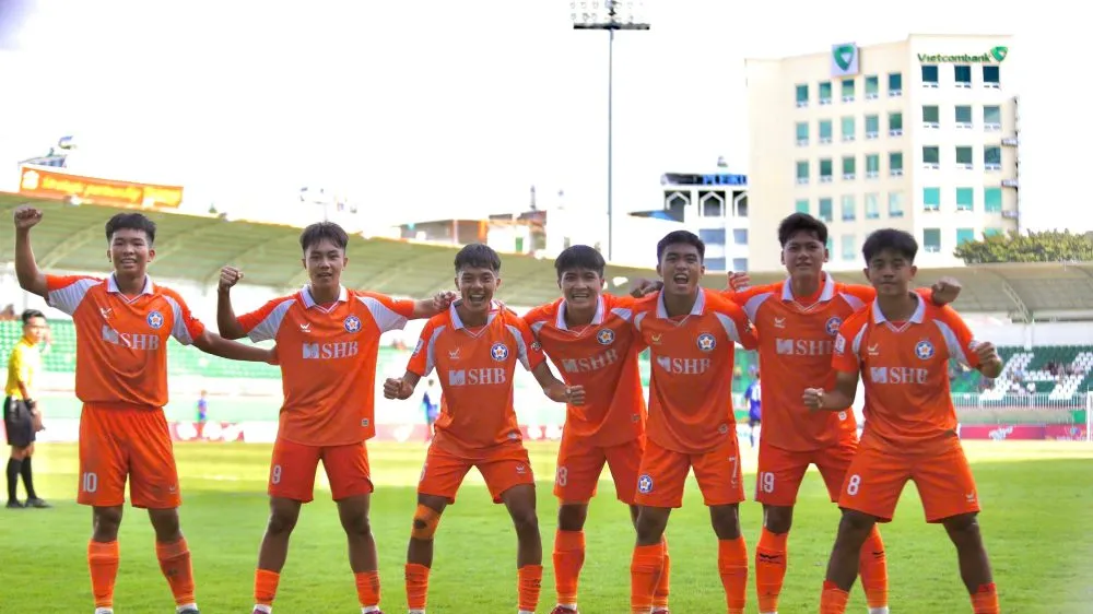 Niềm vui của các cầu thủ Đà Nẵng khi giành 3 điểm trước HA.GL.