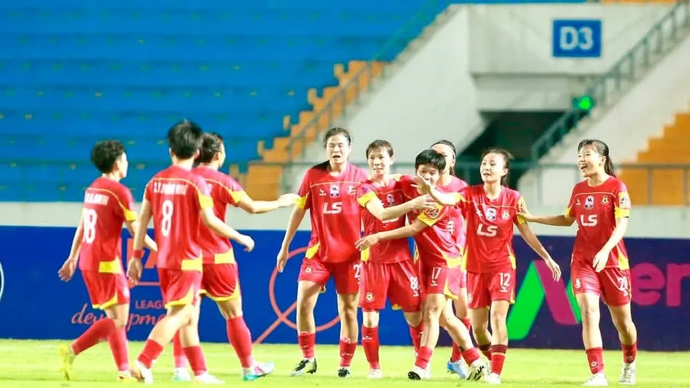 TPHCM I thẳng tiến ở ngôi đầu bảng sau lượt đi với 16 điểm.