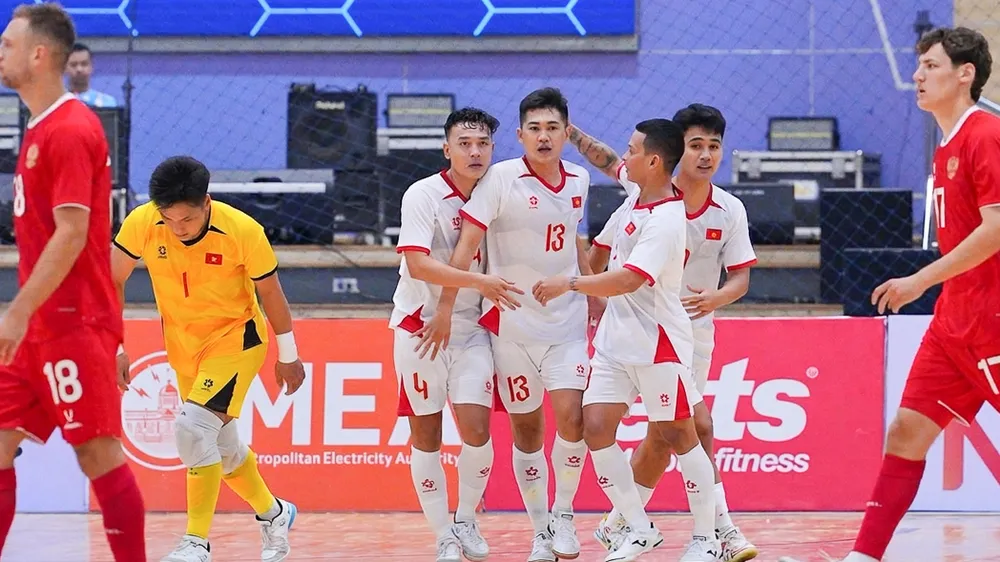 Đội tuyển futsal Việt Nam giành 1 điểm ở trận ra quân trước đối thủ mạnh là đội tuyển Nga. Ảnh: futsal Thailand