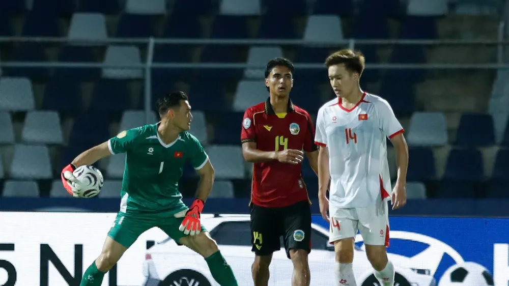 Thủ môn Lê Giang tạo sự an tâm sau hai trận đấu vừa qua. Ảnh: ANH KHOA