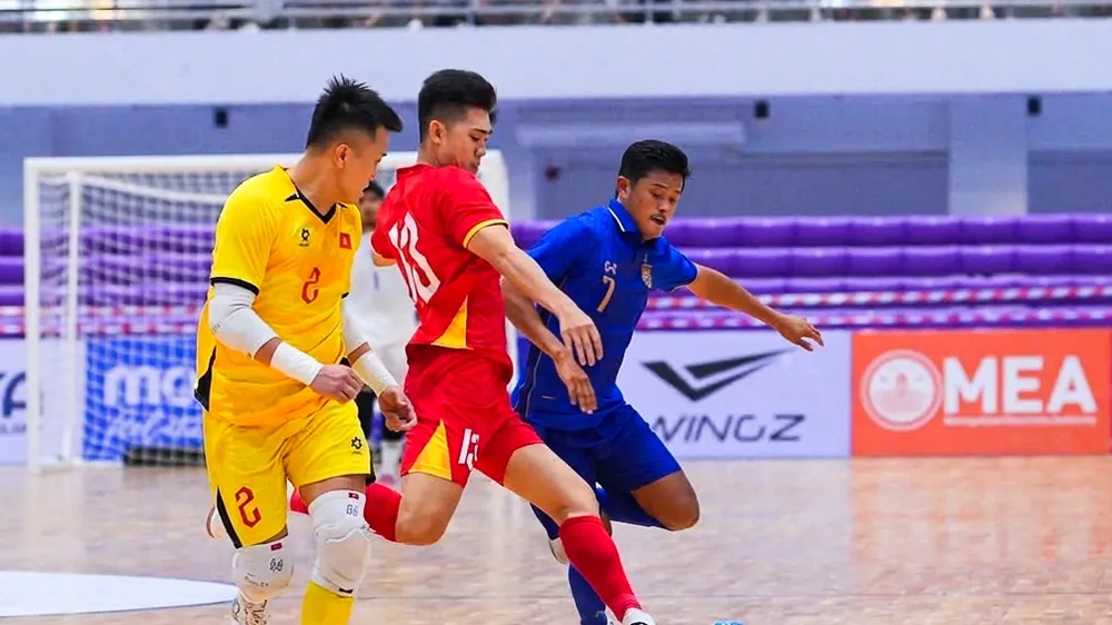 Đội tuyển futsal Việt Nam ngược dòng chia điểm đầy cảm xúc với đội chủ nhà Thái Lan.