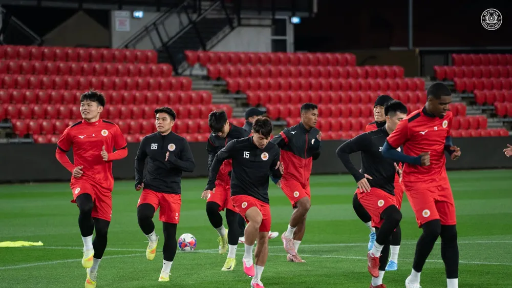 CLB CAHN trên sân tập trước trận đấu với Aldelaide. Ảnh: CAHN FC