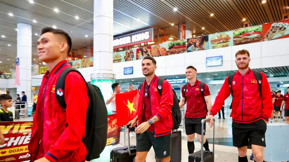 Hoàng Hên, Tài Lộc, Lê Giang háo hức trước cuộc so tài cùng đội tuyển Malaysia.