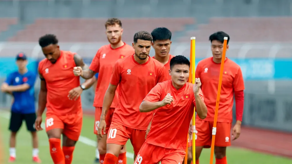 HLV Kim Sang-sik sẽ có những tính toán đội hình nhằm giành lợi thế sau trận lượt đi tại Malaysia.