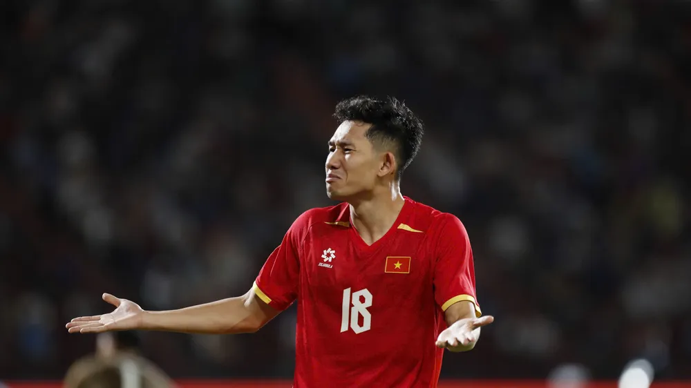 Hai Long một lần nữa ghi bàn trên sân Rajamangala. Ảnh: ANH KHOA