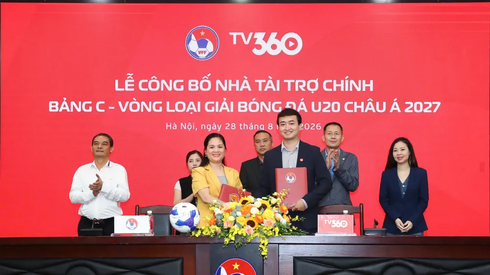 Lãnh đạo VFF và Tổng công ty Viễn thông Viettel tại lễ ký kết.