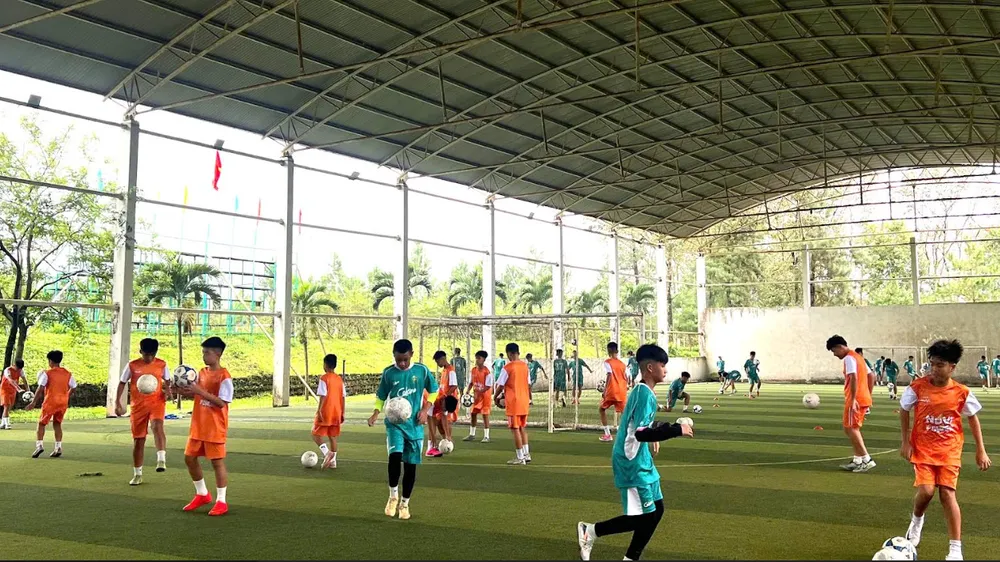 Các học viên trong buổi tập đầu tiên tại Học viện. Ảnh: ANH TRẦN
