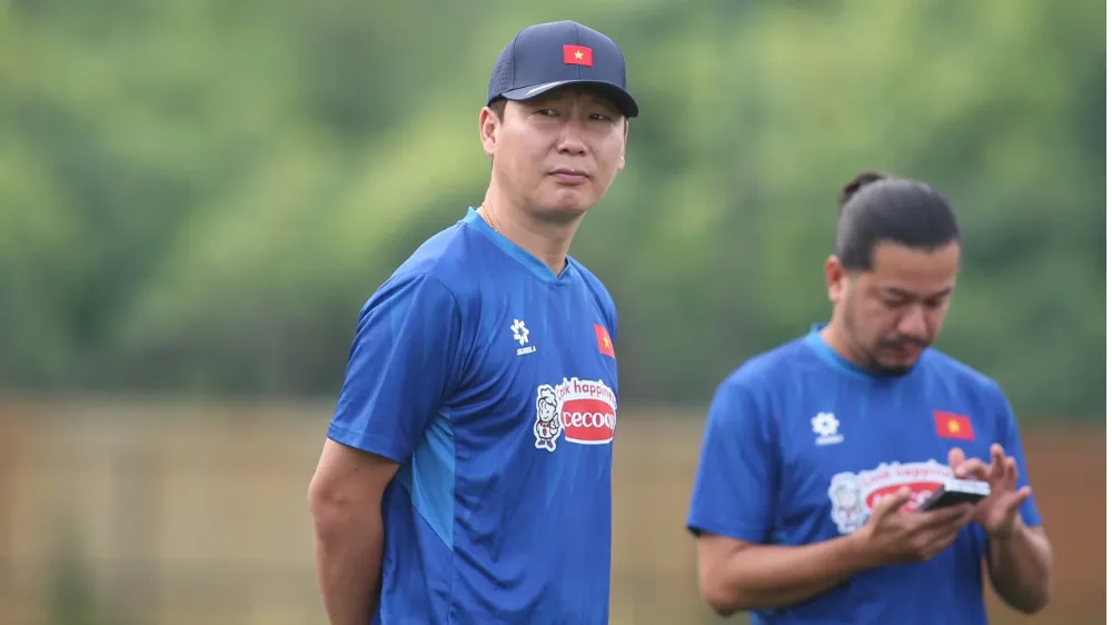 HLV Kim Sang-sik về nước 1 tuần chịu tang cha.