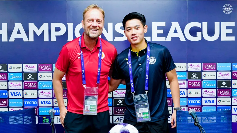 HLV Polking và Đình Bắc tại buổi họp báo ngày 14-9. Ảnh: CAHN FC