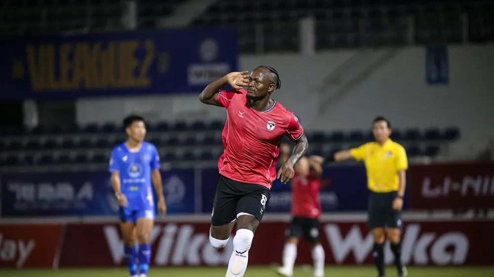 Victor Mansaray tiếp tục bùng nổ trên hàng công Thái Nguyên FC. Ảnh: DŨNG PHƯƠNG
