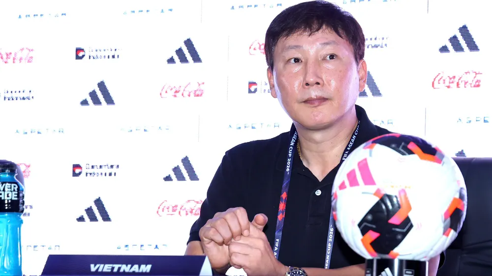 HLV Kim Sang-sik thừa nhận những khó khăn về lực lượng hiện tại của đội tuyển Việt Nam so với ASEAN Cup mới đây. Ảnh: ANH KHOA
