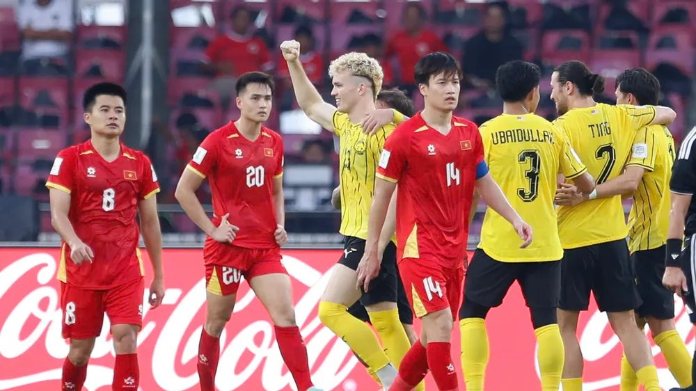 Hình ảnh trái chiều giữa hai đội tuyển Việt Nam và Malaysia trên BXH FIFA sau FIFA ASEAN Cup 2026. Ảnh: ANH KHOA