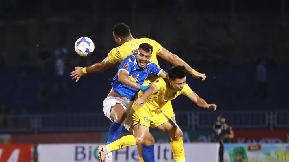 SLNA tạo hiện tượng thú vị ở đầu mùa, trong đó có chiến thắng trước Hà Nội FC ngay trên sân Hàng Đẫy. Ảnh: PVF